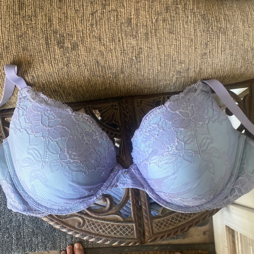 Luxurious Maidenform, 38D, comfort, devotion, underwire bra lace Crystal details